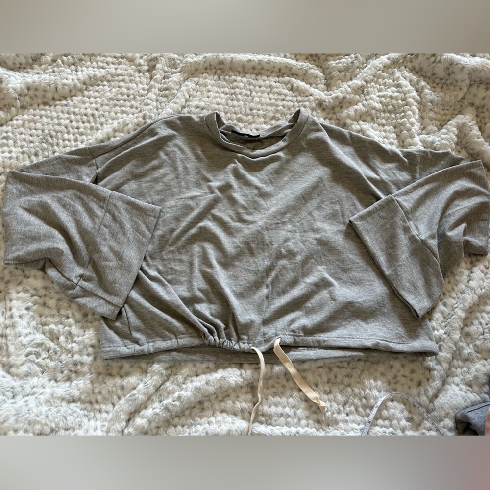 Final Touch wide sleeve tie front light weight sweater top size Medium